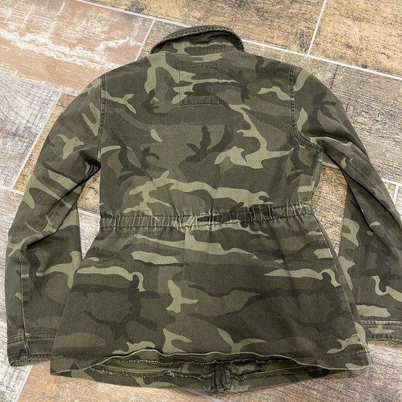 Me Jane Girls Green Camo Jacket Full Zip Size 10 - Picture 4 of 6